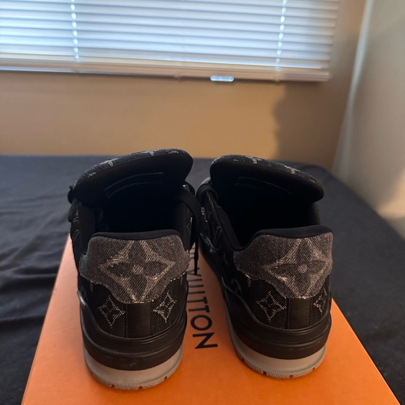 Louis Vuitton trainer black monogram denim 

Size 8 - Picture 3 of 7
